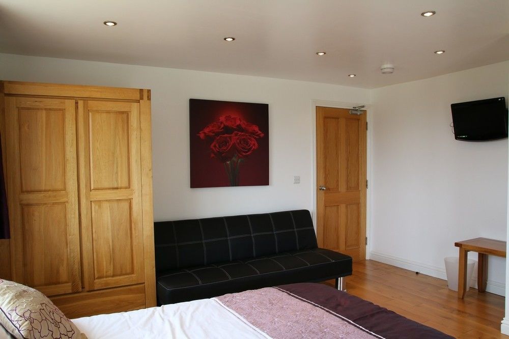 The Lodge Redhill  ภายนอก รูปภาพ